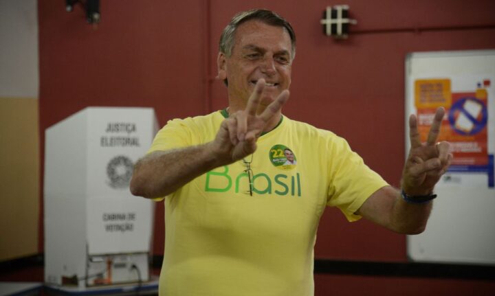 Jair Bolsonaro vota no Rio de Janeiro 