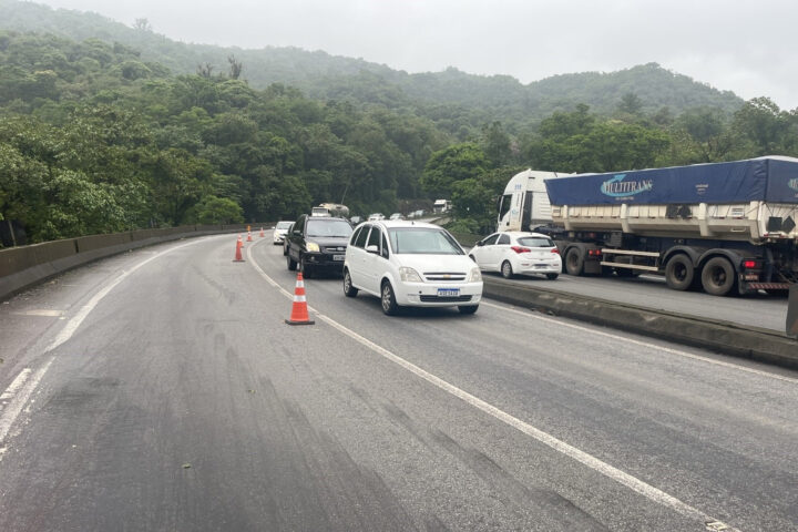 BR-277 terá restrição de tráfego pesado neste final de semana