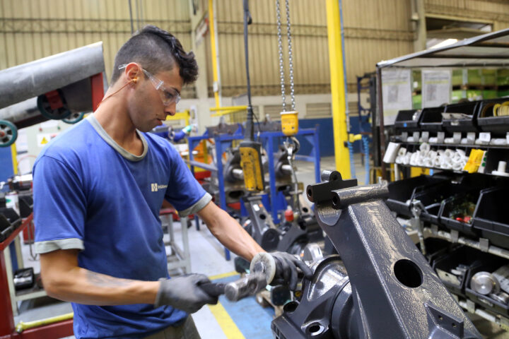 Paraná é o maior gerador de empregos para jovens da região Sul