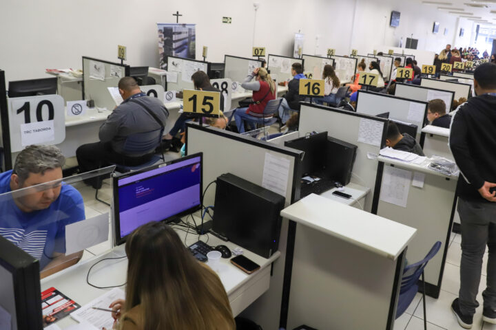 Agências do Trabalhador iniciam a semana com vagas em todo o Estado