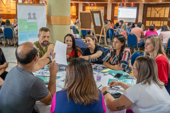 Educação reúne 700 professores em formação continuada em Foz do Iguaçu