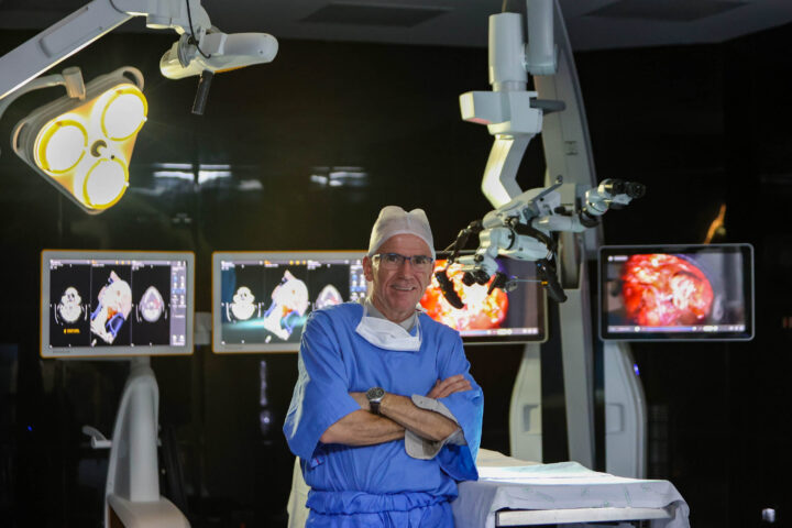 professor do Paraná é referência global na formação de neurocirurgiões