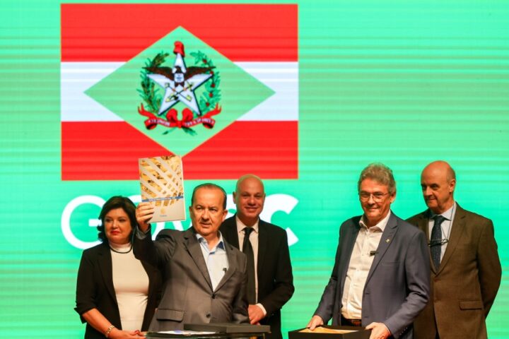Governo e Celesc anunciam R$ 4,5 bilhões em investimentos até 2026