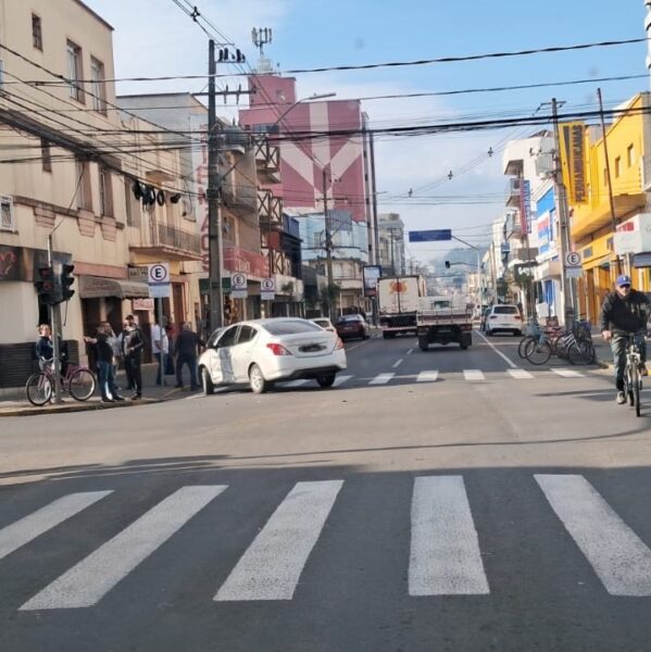 Acidente atrapalha o trânsito na área central de União da Vitória