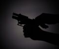 Disparo de arma de fogo deixa homem gravemente ferido em residÃªncia