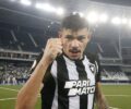 Atacante Tiquinho Soares, do Botafogo
