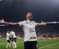 TimÃ£o vence o SÃ£o Paulo por 2 a 1 e abre vantagem nas semifinais da Copa do Brasil