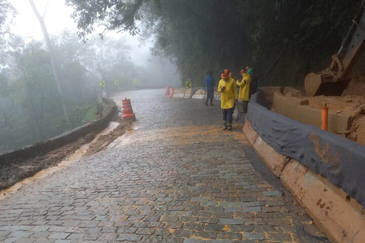 Estrada da Graciosa é liberada para tráfego após limpeza da pista