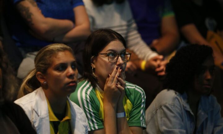 França vence Brasil e assume a ponta do grupo F do Mundial: 2 a 1