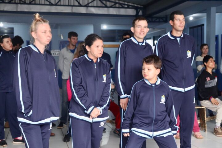 Educação com igualdade para todos: mais de 1700 alunos da Rede Municipal recebem uniformes escolares gratuitamente em Cruz Machado