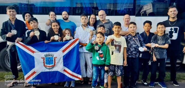 Atletas do projeto social Nova Geração Jiu Jitsu se destacam em campeonato