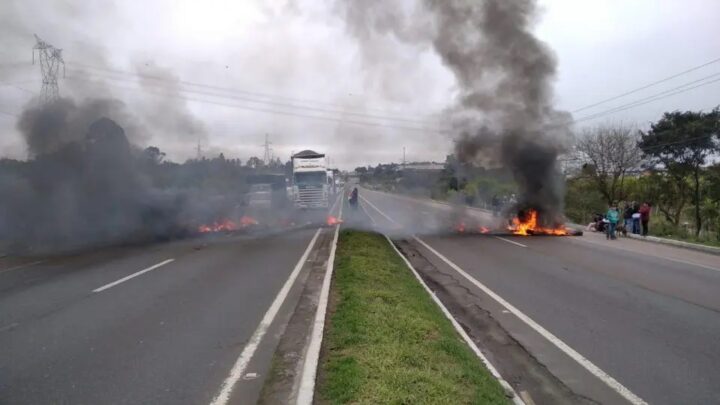 Rodovia do Xisto é bloqueada por manifestantes, informa PRF