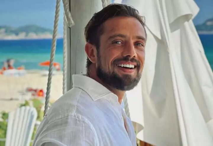 Ator Rafael Cardoso é exposto por flertar com atriz menor de idade