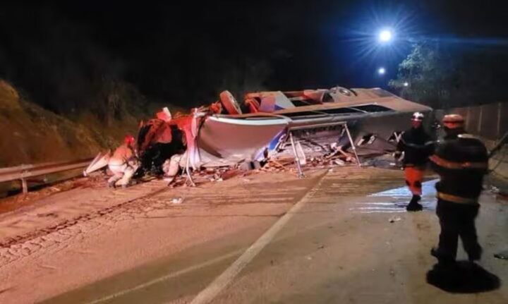 Acidente de ônibus que matou 7 torcedores do Corinthians na Grande BH