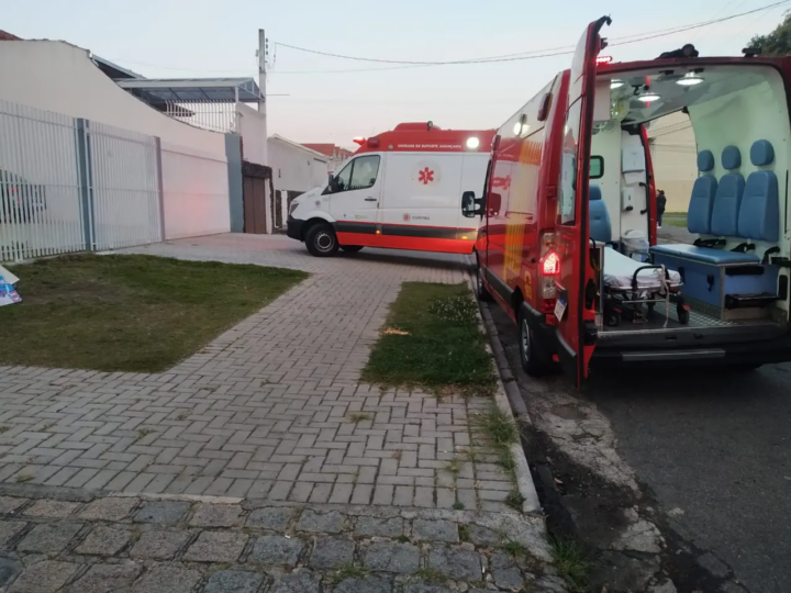 Bebê de cinco meses morre afogado após mamar, no Cajuru