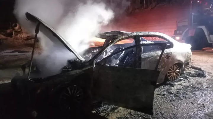 O carro usado no sequestro foi encontrado incendiado