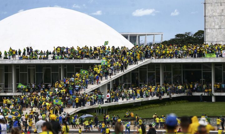 Manifestantes golpistas invadem o Congresso Nacional, STF e Palácio do Planalto