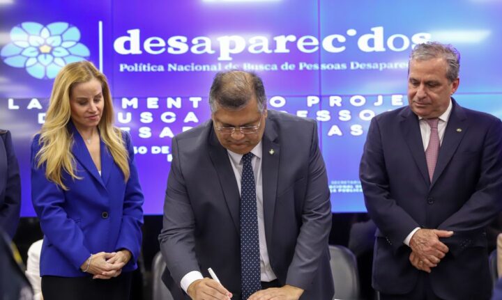 O ministro da Justiça, Flávio Dino, durante lançamento do Plano de Buscas de Pessoas Desaparecidas