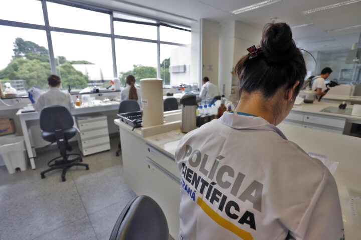 Laboratório de análise de novas substâncias psicoativas da Policia Científica do Paraná