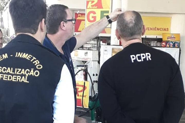 Polícia Civil do Paraná e Ipem interditam duas bombas em posto de combustíveis