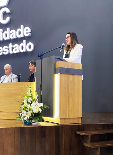Vice-reitora da UNC, Solange Sprandel da Silva