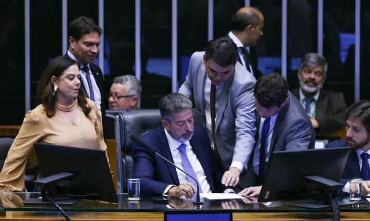 Sessão plenária semipresencial para a votação dos destaques apresentados ao projeto de lei (PL 4.438/2023) da minirreforma eleitoral