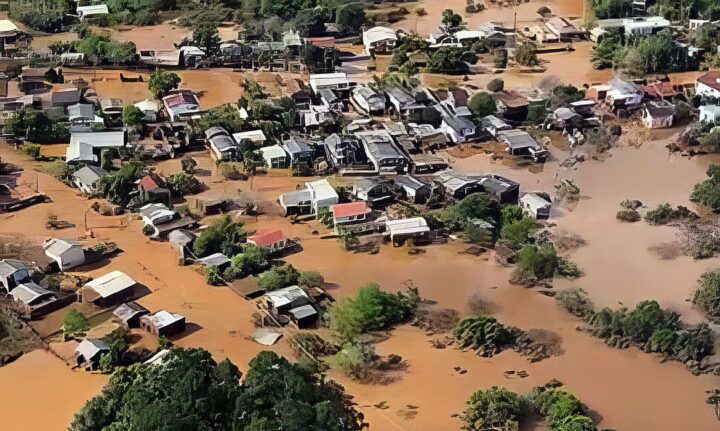 Sobrevoo, assistência e resgate de pessoas ilhadas em Bom Retiro do Sul (RS)