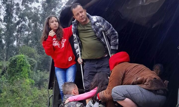 Um ciclone extratropical atingiu o Rio Grande do Sul. Militares do Comando Militar do Sul trabalham ininterruptamente em apoio às equipes do Corpo de Bombeiros/RS e da Prefeitura local no resgate de milhares de famílias ilhadas em suas casas na cidade de Esteio