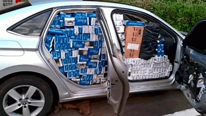 Após tentativa de fuga, motorista é preso com 15 mil maços de cigarros contrabandeados