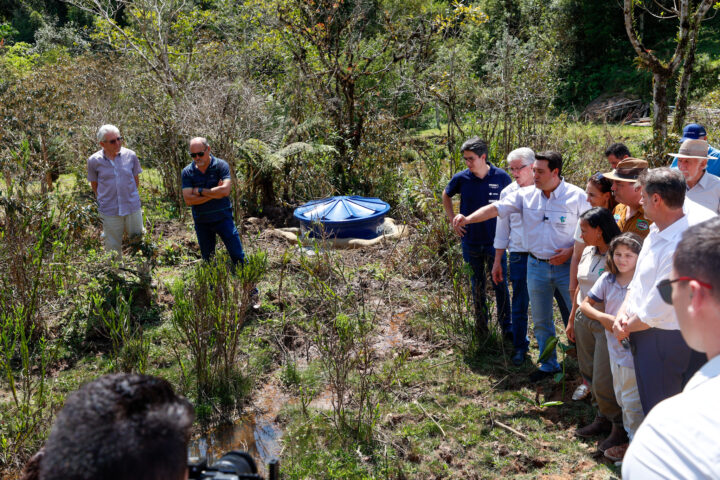 Governador Carlos Massa Ratinho Junior da início à ação Mil Fontes, que vai proteger 1000 nascentes de água até o Dia da Árvore