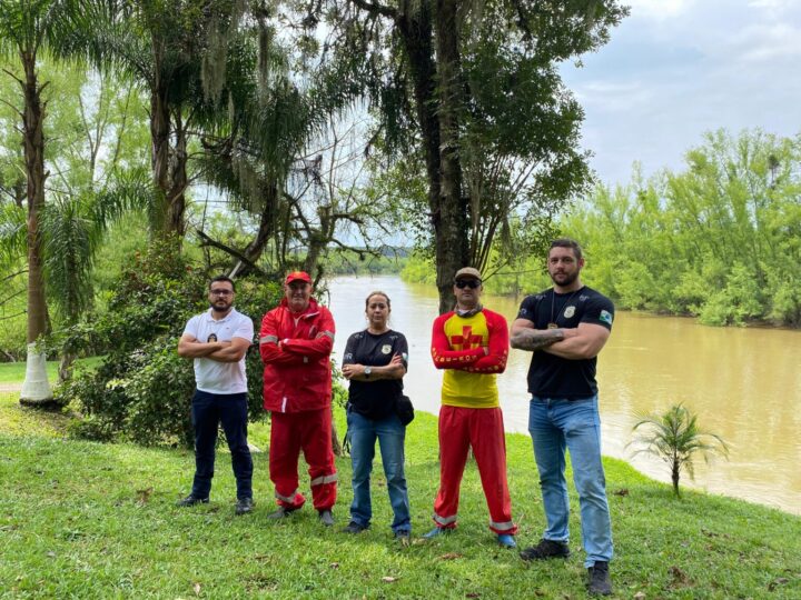 Equipes da Polícia Civil e Corpo de Bombeiros atuaram na ocorrência