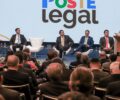 O ministro de Minas e Energia, Alexandre Silveira, durante solenidade de lanÃ§amento do Poste Legal, que pretende organizar a ocupaÃ§Ã£o dos postes de energia elÃ©trica de forma eficiente, buscando uma gestÃ£o isonÃ´mica, nÃ£o discriminatÃ³ria e transparente do acesso Ã  infraestrutura pelas prestadoras de serviÃ§os de telecomunicaÃ§Ãµes