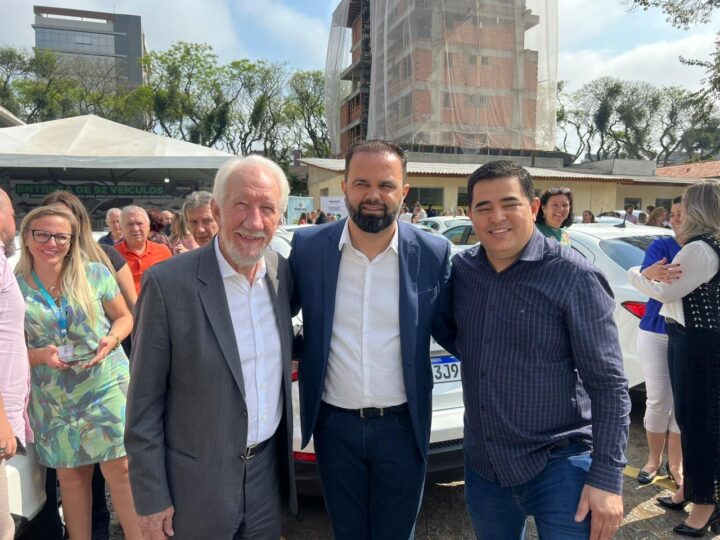 92 VEÍCULOS SÃO ENTREGUES PARA NÚCLEOS REGIONAIS DE EDUCAÇÃO DO PARANÁ
