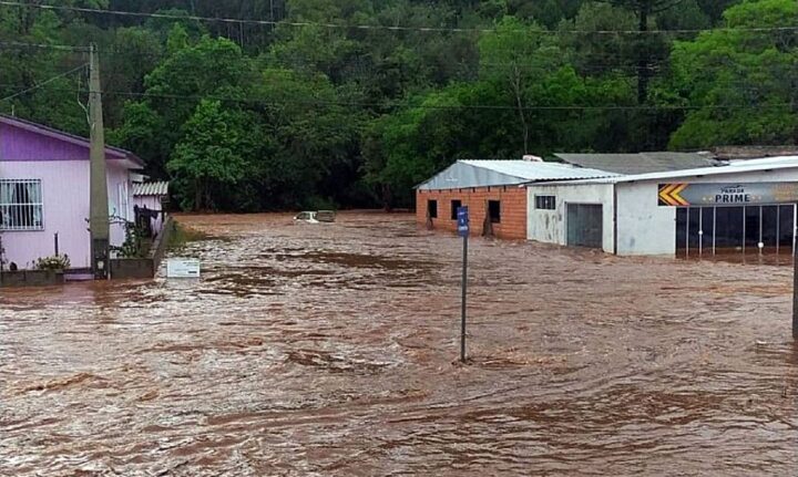 Chuvas intensas afetam ao menos 78 cidades de Santa Catarina