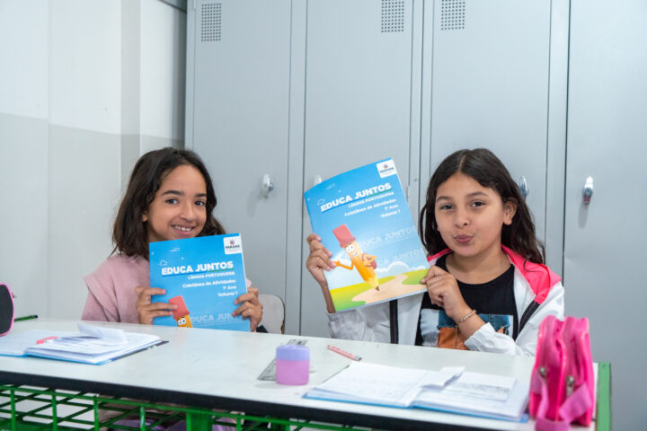 Estado distribui novos materiais didáticos às redes municipais para o programa Alfabetiza Juntos