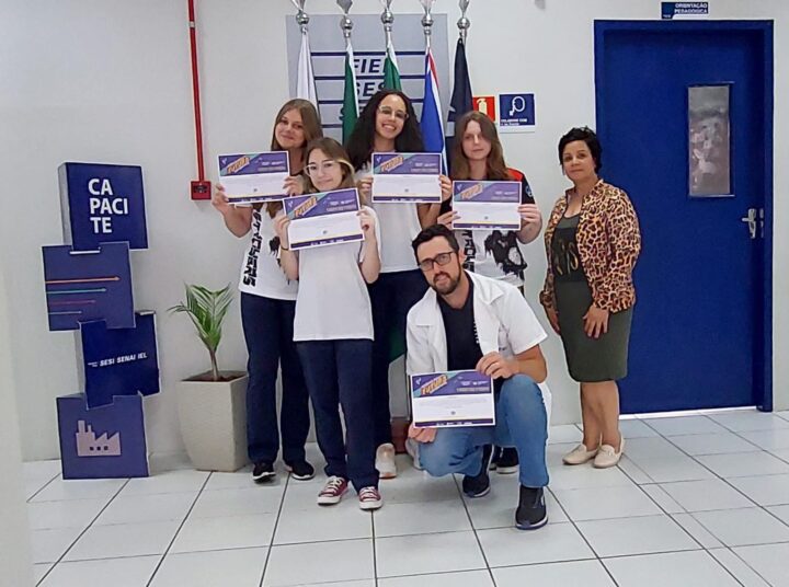 Equipe conquistou o 1º lugar na Mostra Paralela da PUCPR