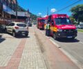 Condutora perde controle do veÃ­culo e bate conta muro de imÃ³vel comercial