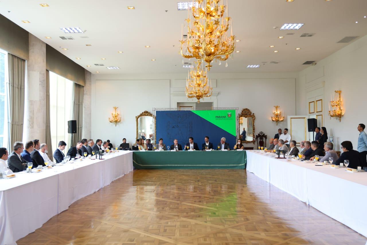Ratinho Jr apresenta cenário macroeconômico do estado a representantes da ADIPR