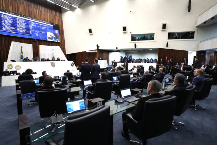 Deputados apreciaram uma pauta de votações composta por 18 itens | Foto: Orlando Kissner/Alep