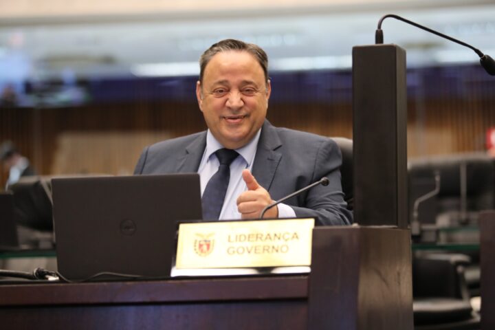 “Esse resultado fantástico só é possível com a dedicação e o esforço de muitas pessoas, sobretudo diretores, professores, pedagogos e funcionários das 2,1 mil escolas estaduais", afirmou Hussein Bakri | Foto: Divulgação/Assessoria Parlamentar