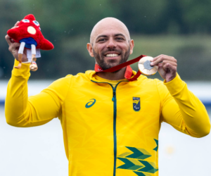 MiquÃ©ias Elias Rodrigues, de Curitiba, conquistou a medalha de bronze na modalidade de canoagem (200m), classe KL3, durante os Jogos ParalÃ­mpicos de 2024, realizados em Paris | Foto: CPB