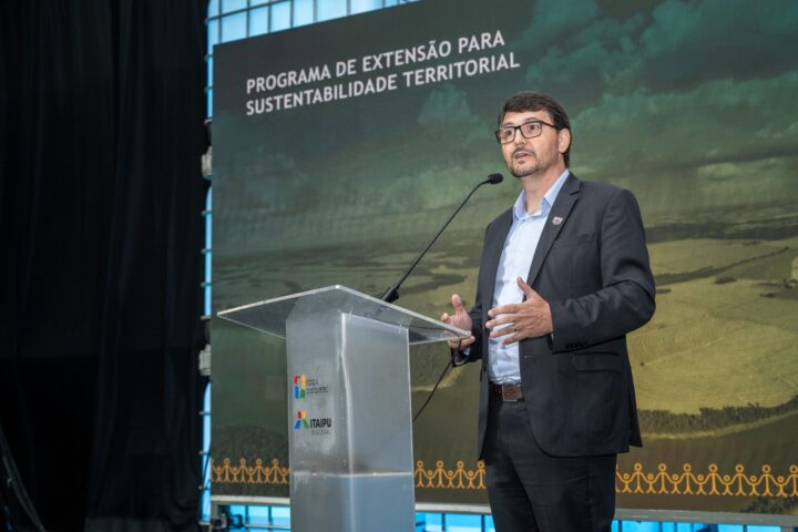 Alexandre Weber, reitor da Unioeste. | Foto: William Brisida/Itaipu Binacional