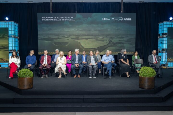 Autoridades presentes no evento | Foto: William Brisida/Itaipu Binacional