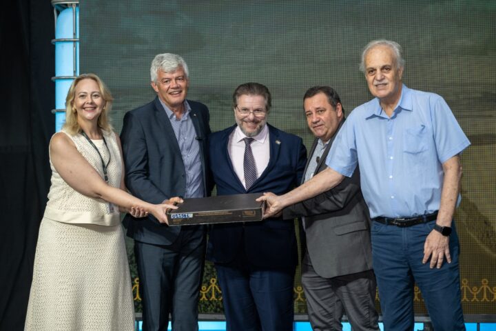 Entrega de notebooks para as instituições parceiras | Foto: William Brisida/Itaipu Binacional