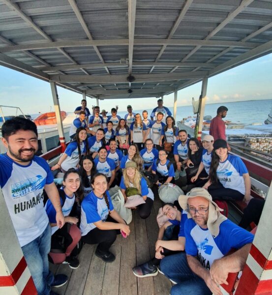 Médicos e estudantes do Paraná vão realizar atendimentos de saúde gratuitos aos ribeirinhos que vivem às margens do Rio Amazonas | Foto: Projeto Humanika (@projetohumanika)