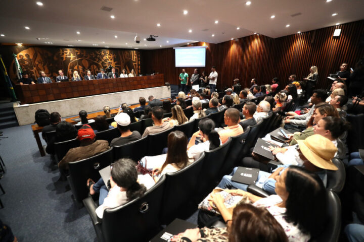 Um total de 64 audiências foram organizadas por diversos parlamentares neste período | Foto: Orlando Kissner/Alep