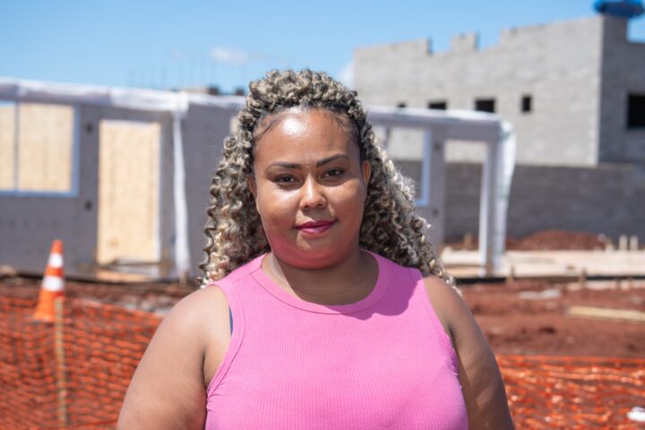 Carla Cristiane Duarte, atual moradora da Vila Brás, é uma das selecionadas pelo projeto | Foto: Sara Cheida/Itaipu Binacional