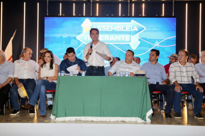O presidente da Assembleia Legislativa, deputado Alexandre Curi (PSD), ressaltou a participação inédita da Assembleia Itinerante no Show Rural | Foto: Rogério Machado/Alep