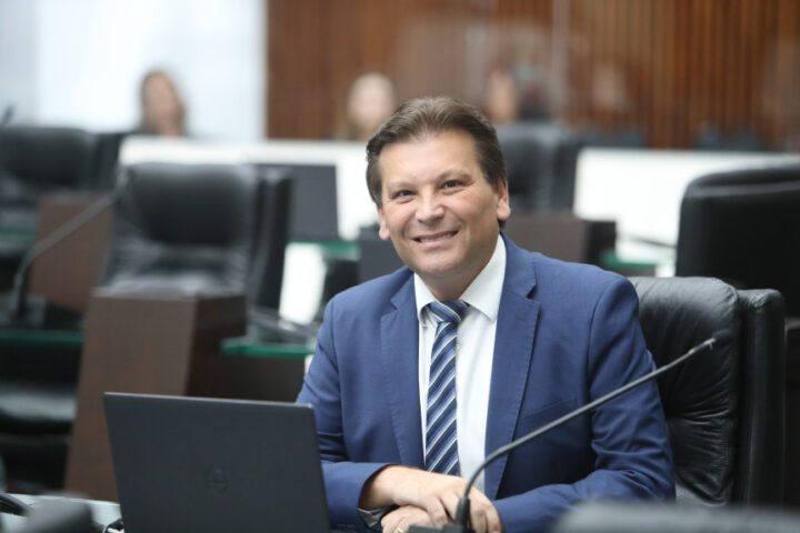 Deputado Paulo Gomes (PP), é presidente da Comissão de Defesa do Consumidor da Casa e proponente da ação | Foto: Orlando Kissner/Alep