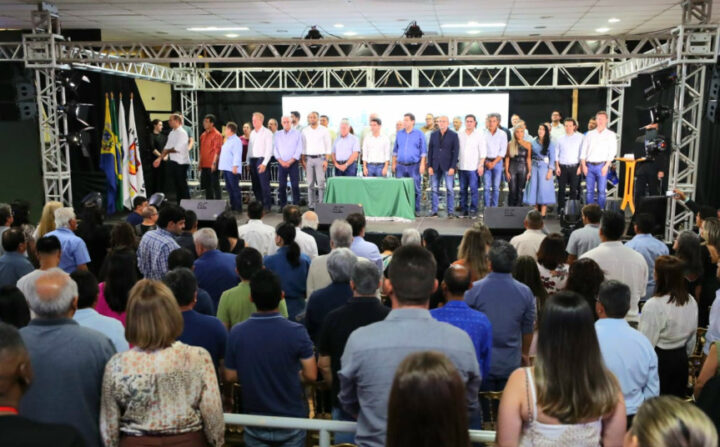 Sessão Especial ocorreu na noite desta sexta-feira, 14 | Foto: Valdir Amaral/Alep